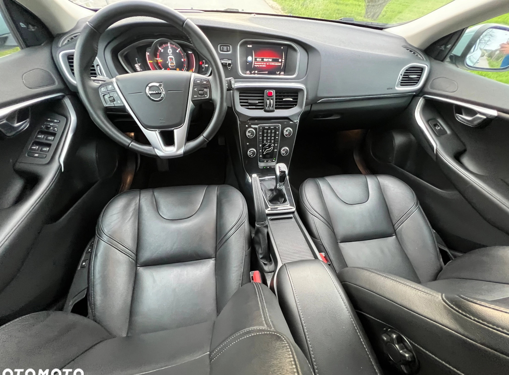 Volvo V40 cena 59900 przebieg: 165500, rok produkcji 2017 z Chrzanów małe 781